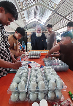 Pembelajaran life skill santri: membuat telur asin di sekolah Islam manhaj salaf Depok